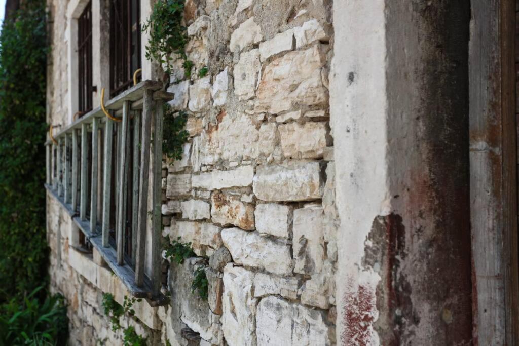 Charming Apartment In Town Center Pula Buitenkant foto