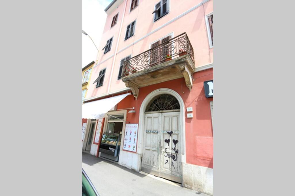 Charming Apartment In Town Center Pula Buitenkant foto