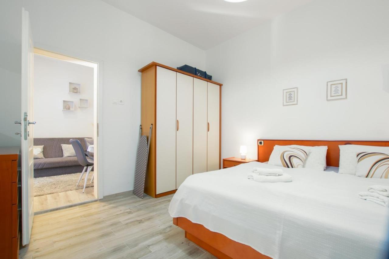 Charming Apartment In Town Center Pula Buitenkant foto