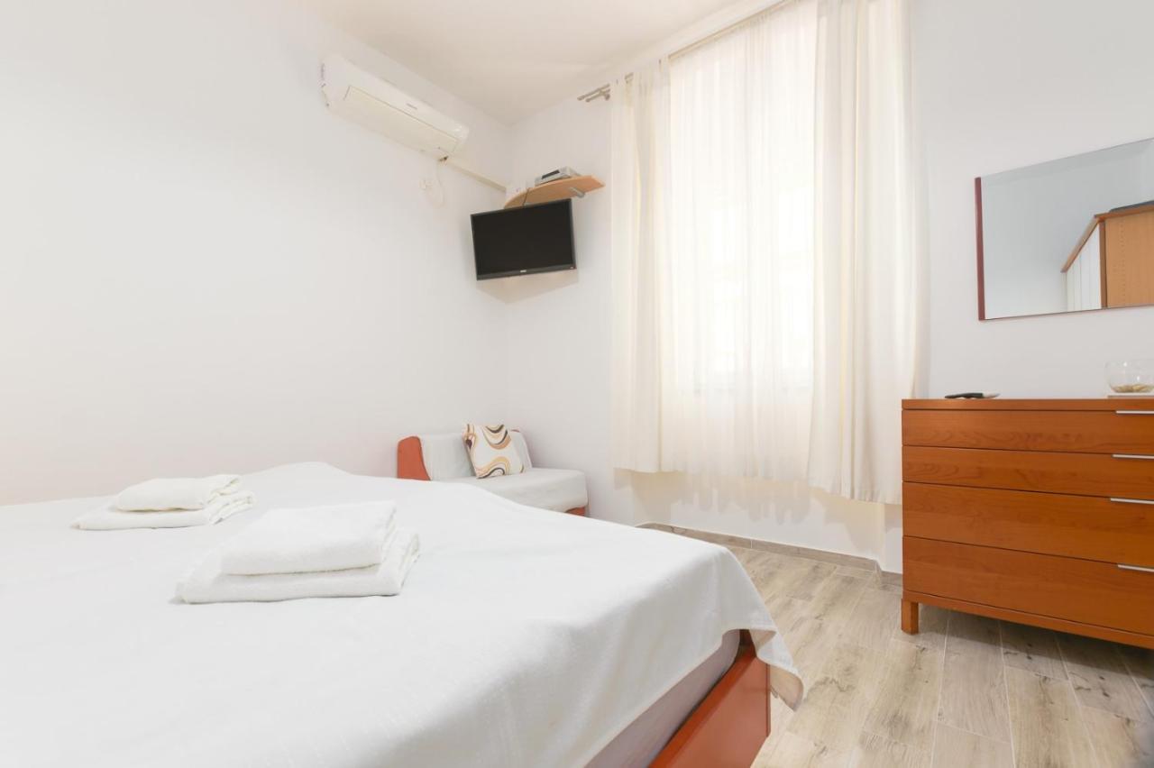 Charming Apartment In Town Center Pula Buitenkant foto